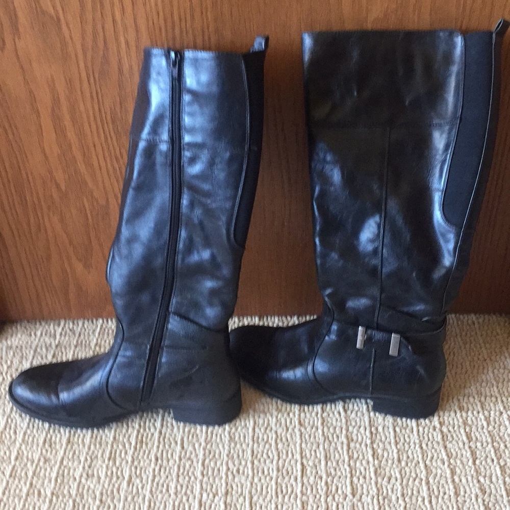 Black knee high boots. Size 8 - Picture 2 of 3